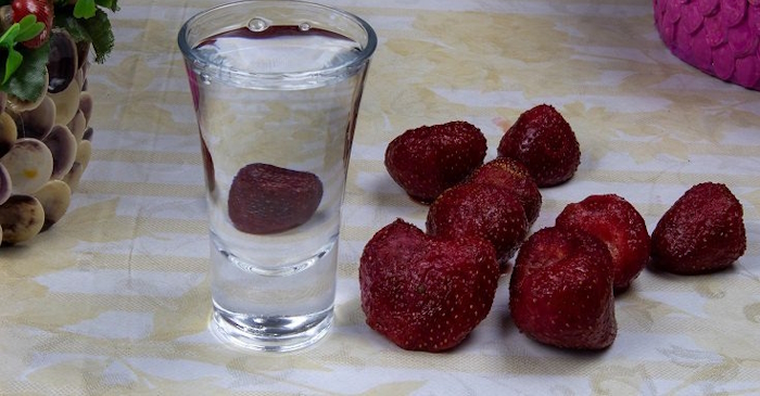 Самогон клубничный 